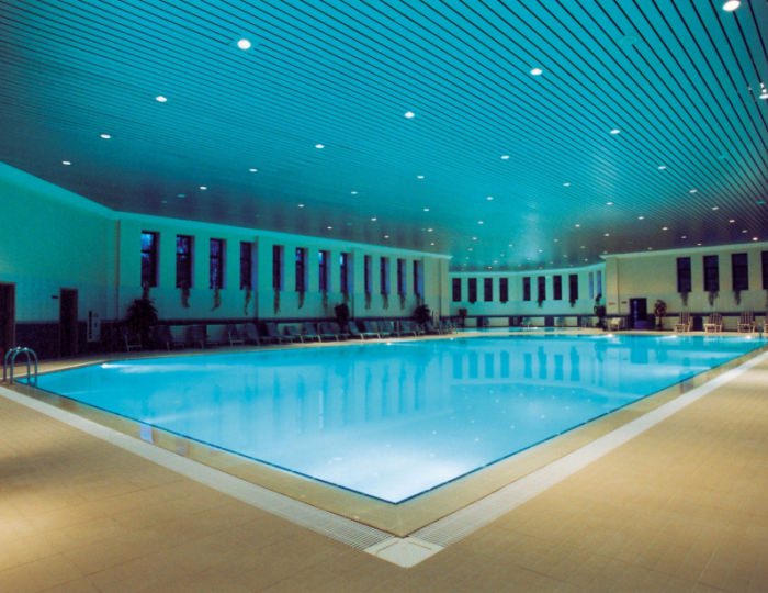 Крытый бассейн